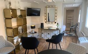 Chez Eric, Charmant Studio, Idealement Situe.